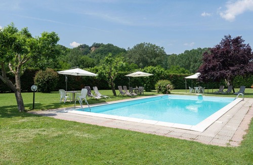 Terranuova Bracciolini Apartment | Lovely apartment for 6 people with WIFI, pool, TV, balcony, pets allowed and parking