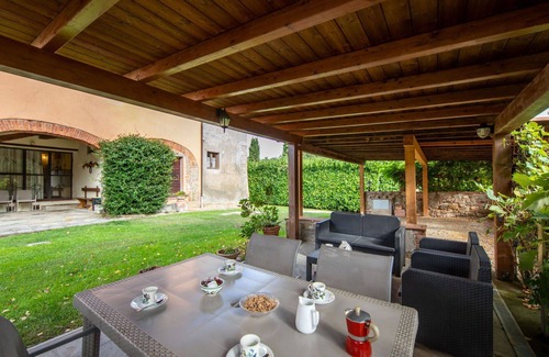 Terranuova Bracciolini Apartment | Lovely apartment for 6 people with WIFI, pool, TV, balcony, pets allowed and parking