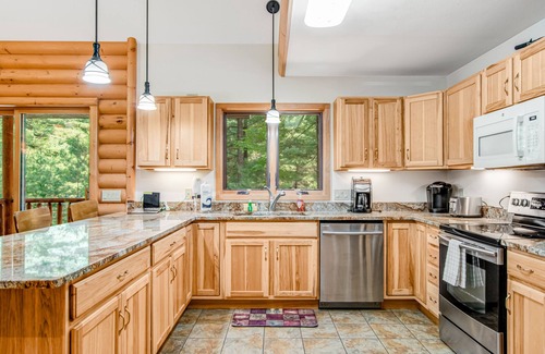 Friendship House | Lovely lakefront home with fireplace, game room, kayaks, & washer/dryer-dogs ok