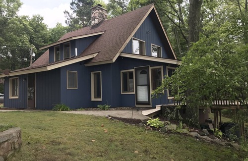 Lake House | Lovely lakefront log cabin on Eight Point Lake. Relax or have fun in the lake!