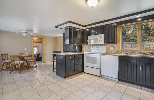Traverse City House | Lovely Lakehouse by Grand Traverse Bay. Pet Friendly!