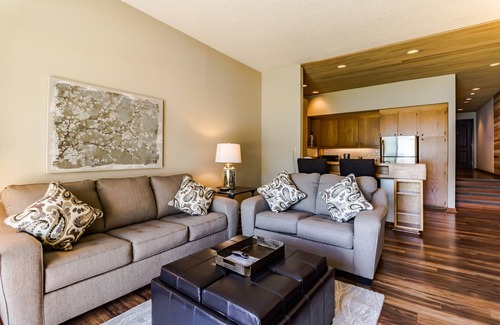 Chelan Condo | Lovely Lakeside Condo with Views and Access to Shared Hot Tub and Pools