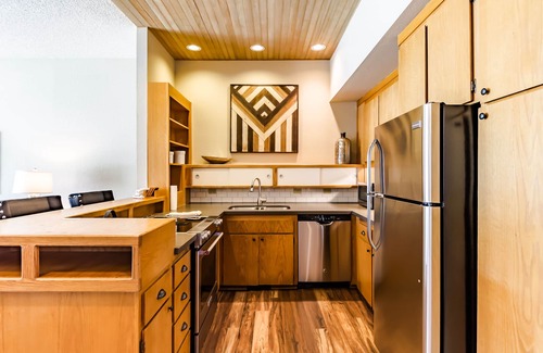 Chelan Condo | Lovely Lakeside Condo with Views and Access to Shared Hot Tub and Pools