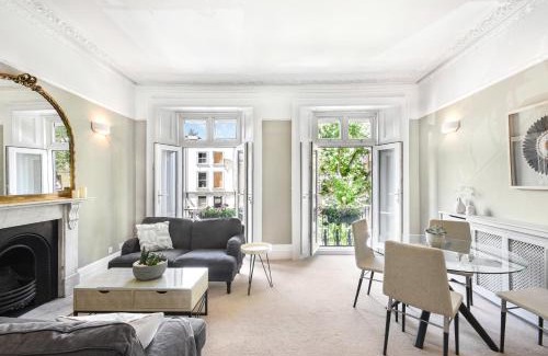 Abingdon Apartment | Lovely large 1 bed renovated flat w balcony & 600MB WiFi