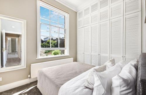 Abingdon Apartment | Lovely large 1 bed renovated flat w balcony & 600MB WiFi