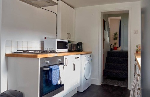 Cathall Apartment | Lovely Leyton London Apartment