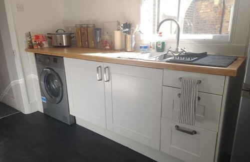Cathall Apartment | Lovely Leyton London Apartment