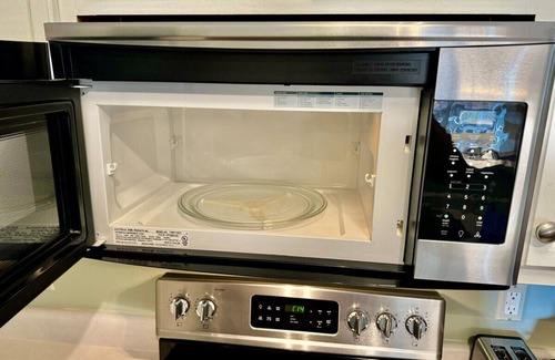 Greensboro Condo | Lovely living in a great neighborhood