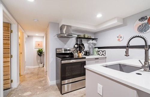 Alphabet Historic District Apartment | Lovely location 3 BR Pearl apt - Sleeps 8