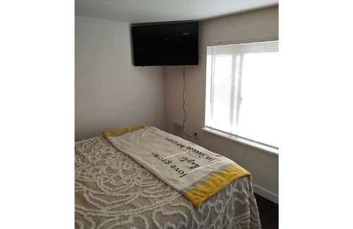 Bellingham Apartment | Lovely loft studio with fantastic view