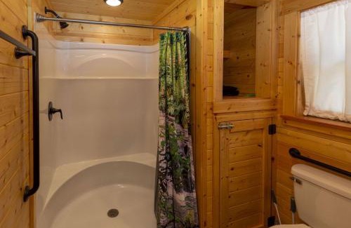 Pipe Creek House | Lovely Log Cabin Rental for Four near San Antonio Texas