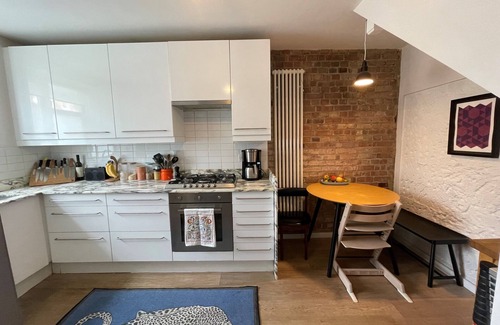 Hackney Apartment | Lovely London Fields 3 bed Home With Garden