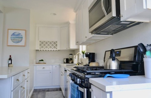 Mission Beach Condo | Lovely & Luxurious California Condo 100 Steps to the Sand