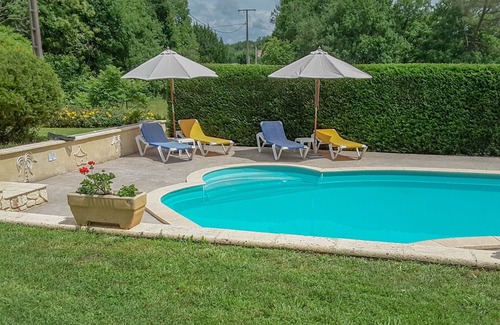 Fumel House | Lovely luxurious gite with large garden and private pool!