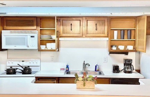 Metairie House | Lovely Metairie 1600sft Loft 10 mnts to Hospitals!