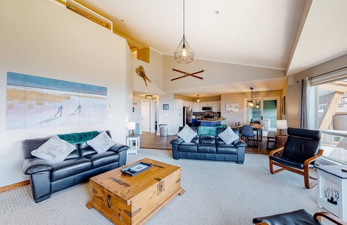 Big White Ski Resort Condo | Lovely mountain-view home with ski/in-ski out access, hot tub, and fireplace