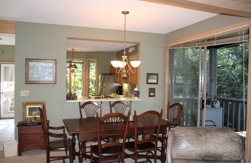 Highlands Falls Condo | Lovely mountain condo located only 1.3 miles from downtown Highlands