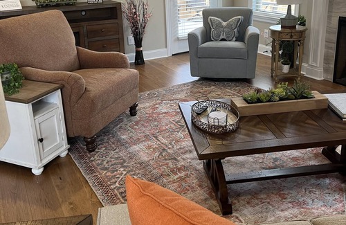 Cleveland House | LOVELY NEW - OPEN FLOORPLAN TOWNHOME - UP TO 4 GUESTS