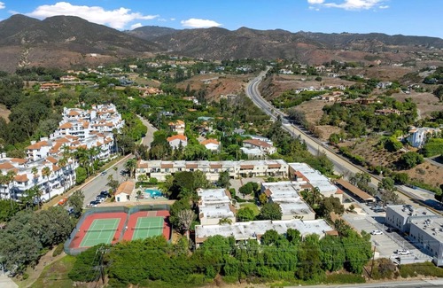 Central Malibu Condo | Lovely newly renovated 3-bedroom, 2 bathroom condo in Malibu