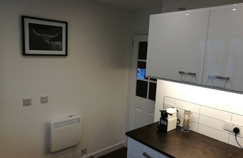 South Galson Apartment | Lovely One Bed Apartment Tranquil Setting 5 Min Drive to City