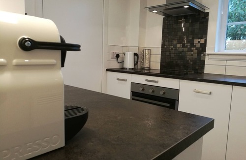 South Galson Apartment | Lovely One Bed Apartment Tranquil Setting 5 Min Drive to City