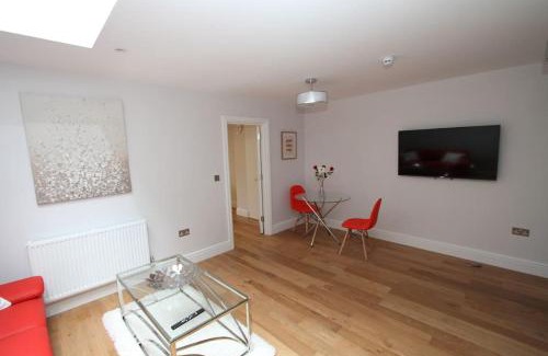 Hoe Street Apartment | Lovely One Bed Apartment-Near All Transport-Village-FreeParking