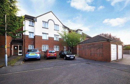 Bushey House | Lovely One Bed Flat in Bushey