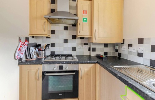 Milton Keynes Apartment | Lovely ONE Bedroom Apartment in Milton Keynes with Parking & Garden