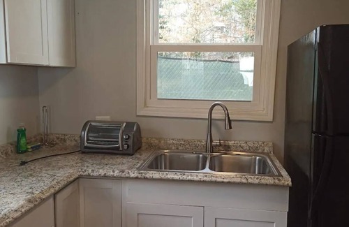 East Point Apartment | Lovely One Bedroom Apt 5 Minutes From Airport