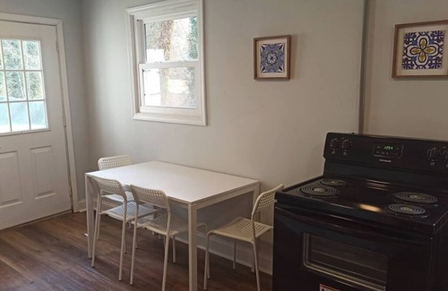 East Point Apartment | Lovely One Bedroom Apt 5 Minutes From Airport