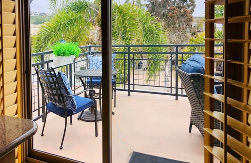 Village of La Jolla Condo | Lovely One Bedroom Apt. In The Heart Of La Jolla Village. Walk To Everything!