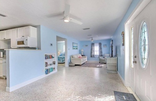 Roberta Heights House | Lovely Ormond Beach bungalow! Walk to the beach!