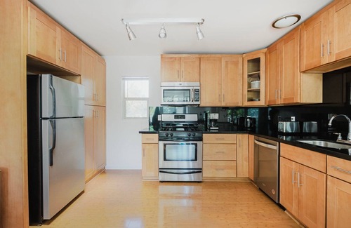 University South Apartment | Lovely Palo Alto 1BR w/W/D & A/C, nr University, by Blueground