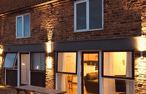 Muston Cottage | LOVELY PEACEFUL COTTAGE SLEEPS 4 | CLOSE TO FILEY TOWN & BEACH | GARDEN
