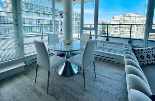 Richmond City Centre Apartment | Lovely penthouse next to Richmond Centre