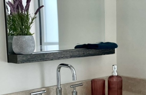 Richmond City Centre Apartment | Lovely penthouse next to Richmond Centre
