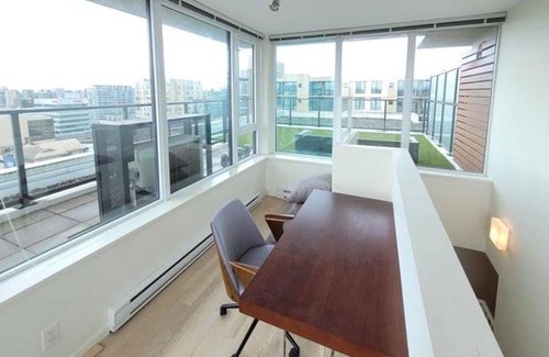 Richmond City Centre Apartment | Lovely penthouse next to Richmond Centre