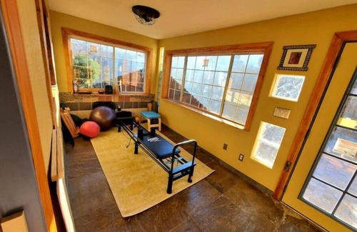 Nob Hill House | Lovely Pet Friendly Home in Heart of Nob Hill