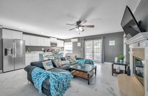 Clearwater House | Lovely Private Heated Pool Home