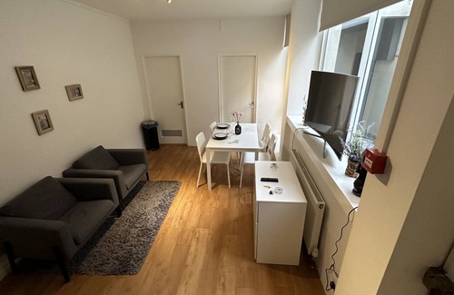 City of Westminster Apartment | Lovely Private Room In Historic Bond Street.EnSuite and covered Private Entrance