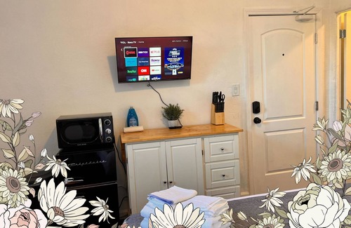 Westlake Apartment | Lovely Queen Studio for 2!