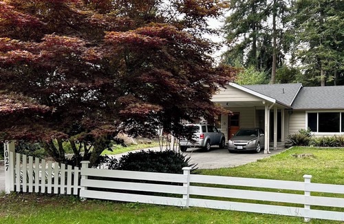 Regional District of Nanaimo House | Lovely, quiet Qualicum Beach home available longer-term at a reduced rate