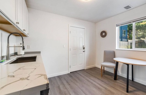 Hilltop Apartment | Lovely Remodeled 1BR in DT Tacoma - 6