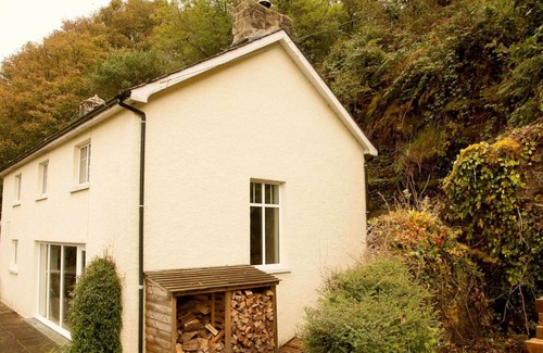 Tan-y-groes House | Lovely renovated stone built School House in LLangrannog. Sleeps 6, near the sea, family friendly.