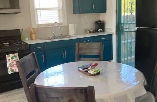 Near North Valley Apartment | Lovely rental within minutes from downtown. Unit B