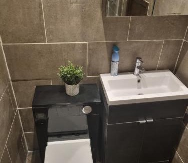 Chadwell Apartment | Lovely residential home 2 bed apartments