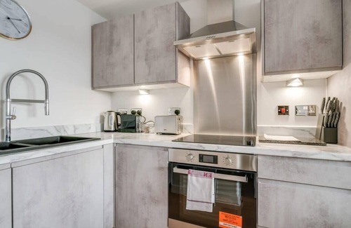 Leeds Apartment | Lovely Riverside 2 Bed Apartment