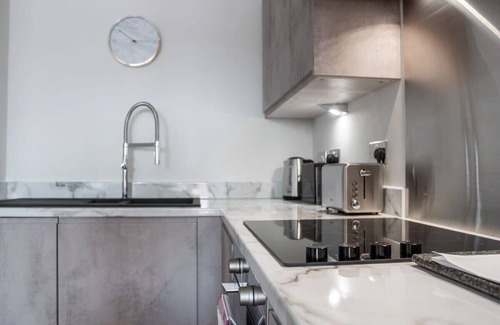 Leeds Apartment | Lovely Riverside 2 Bed Apartment