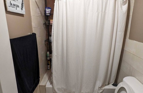 Williamsbridge Apartment | Lovely Room in the Bronx
