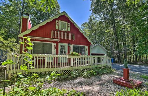 Higgins Lake House | Lovely Roscommon Cabin Less Than 3 Mi to Higgins Lake!